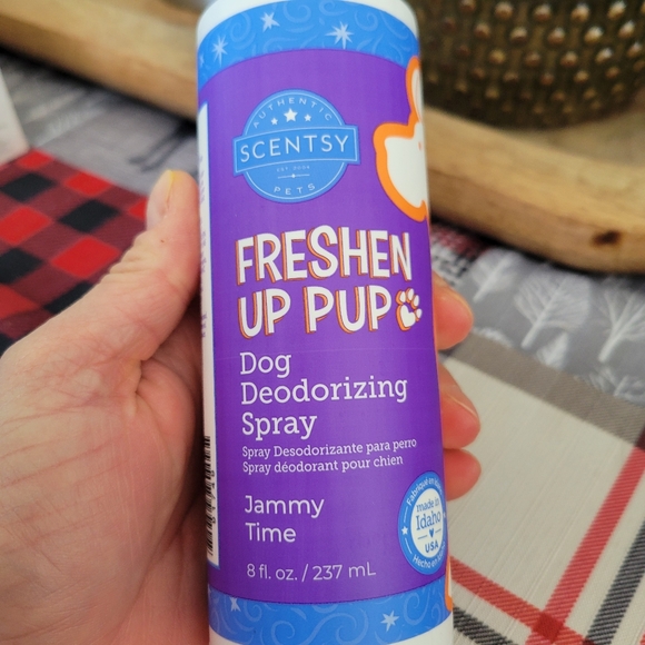 Scentsy Freshen Up Pup Dog Deodorizing Spray - Purple - Picture 1 of 2